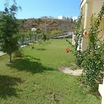 Lakeside Garden Hotel *
