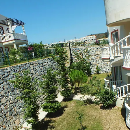 Lakeside Garden *
