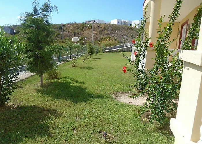 Lakeside Garden Szálloda *