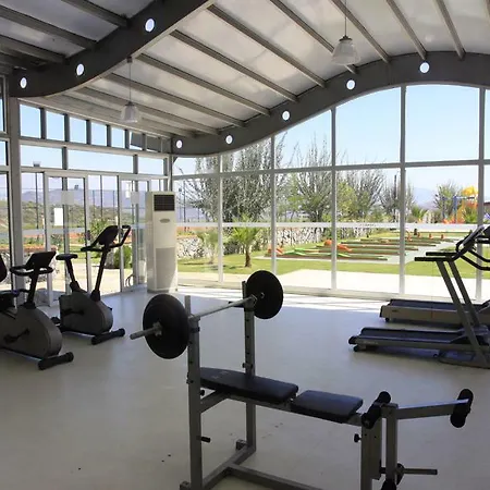 Lakeside Garden Hotel *