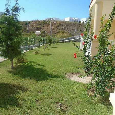 Lakeside Garden Hotel *