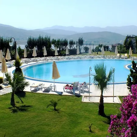 Lakeside Garden Hotel